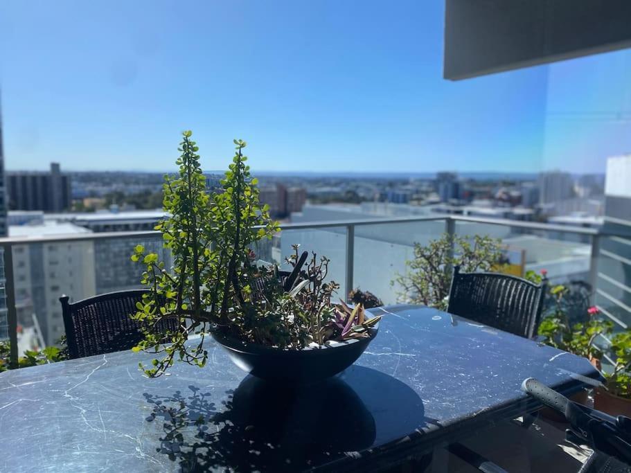 In The City Perth 1B1B Pool And Nice View 외부 사진