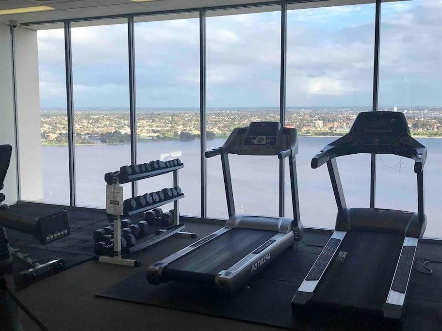 In The City Perth 1B1B Pool And Nice View 외부 사진