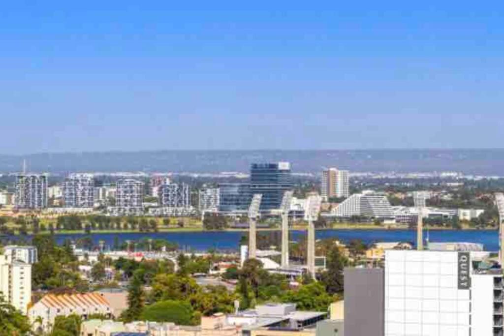 In The City Perth 1B1B Pool And Nice View 외부 사진